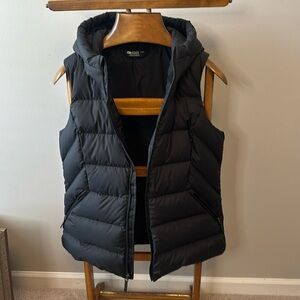 Outdoor Research OR Women’s Coldsnap hooded down vest